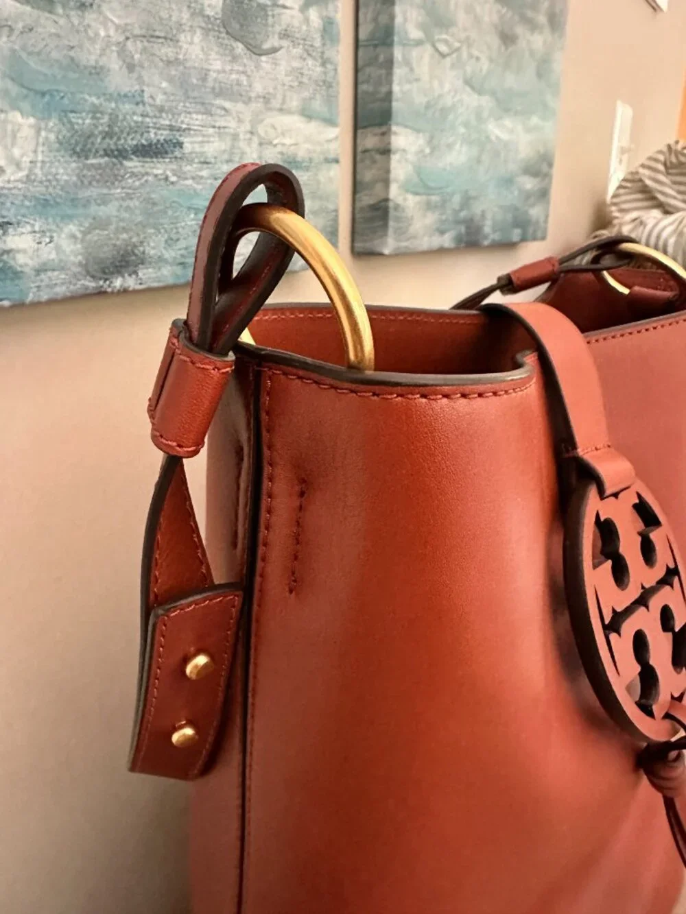 Tory Burch Miller Leather Bucket Bag Brown Shoulder Bag Large Logo Medallion